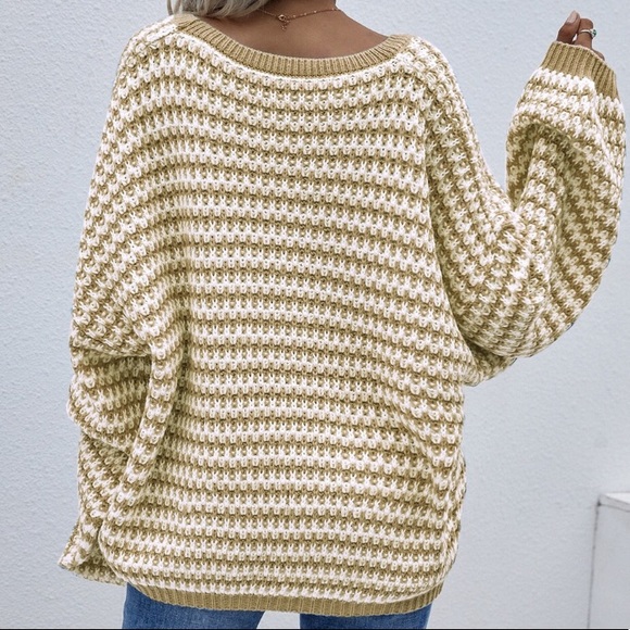 Earth toned oversized sweater. - Picture 2 of 7